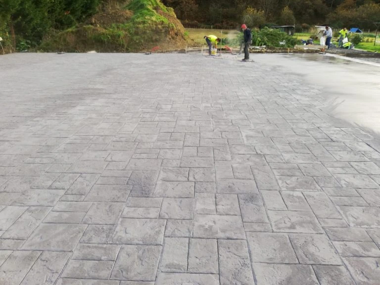 Aplicación de mortero impreso sobre pavimento existente sin demolición en Vitoria-Gasteiz
